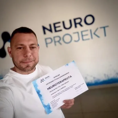 Adam Obrycki z dyplomem neuroterapeuty